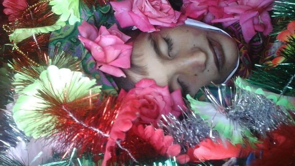 د پکتیا د زرمت ولسوالۍ بمبار کې یو شهید شوی ماشوم - په دې پېښه کې نږدې ۷۰ کسان شهیدان شول - (د جمعې شپه، ۱۲ جولای، ۲۰۱۸)