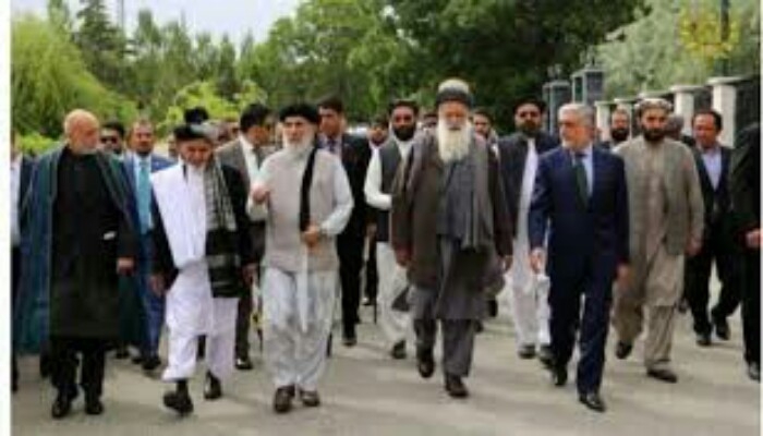 د حکمتیار راتګ